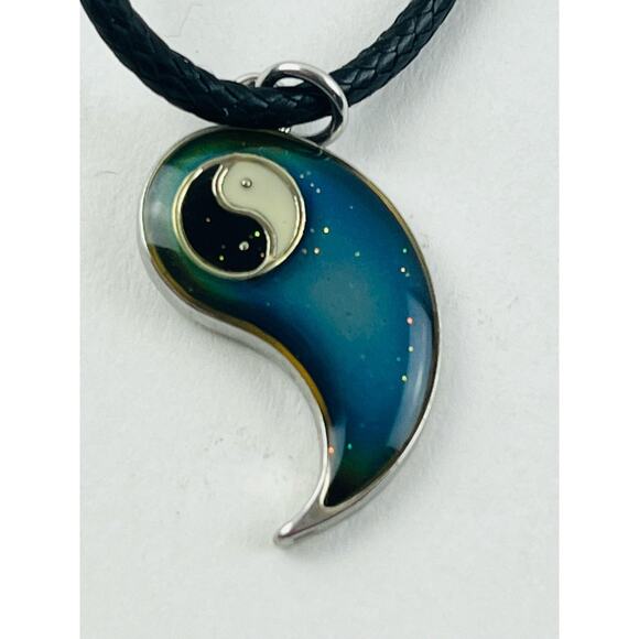 Claire’s Green Blue Purple Pendant Mood Yin Yang Moon Choker Necklace Costume Ch - Picture 3 of 16